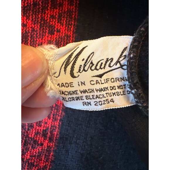 Vintage 80s Milbank Red & Black Chevron V-Neck Poncho Acrylic Blend One Size - Picture 3 of 5